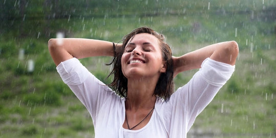 How to keep your hair healthy in the rain?